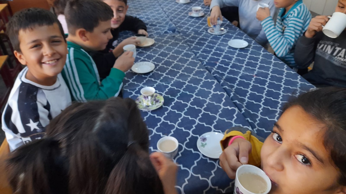 4-B Sınıfı Sosyal Bilgiler Dersinde Milli Kültür Öğelerimizden Türk Kahvesini Uygulamalı Olarak Öğrendi.